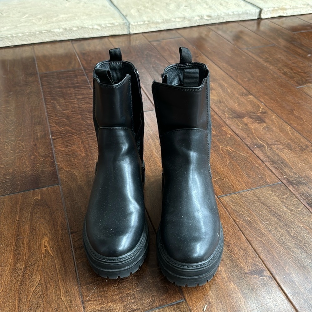 Excellent condition boots